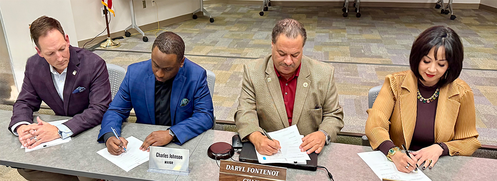 Baytown and Lee College officials sign the agreement.